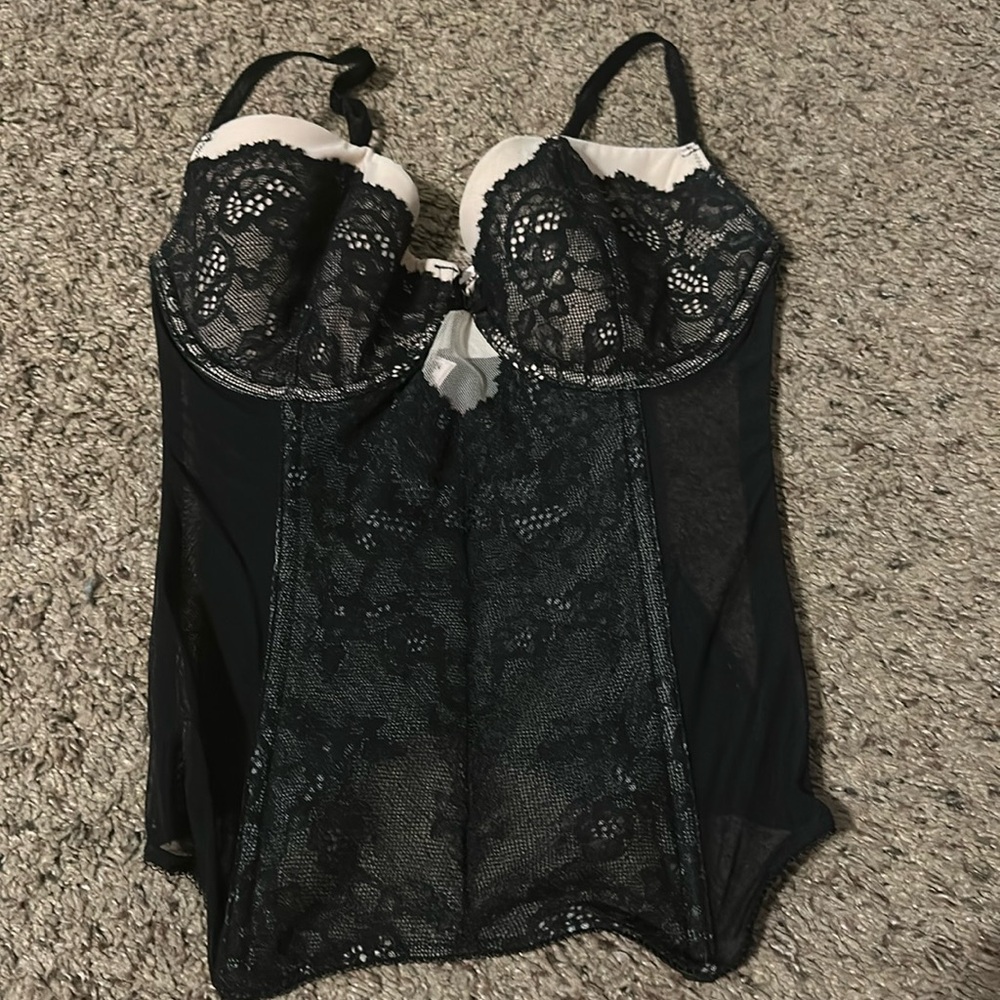 VS NWOT bustier top. 32D, received as a gift but too small and not worn